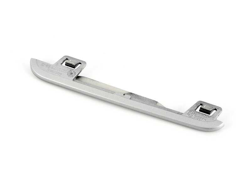 Moldura lateral derecha OEM 51117178108 para BMW E60, E61. Original BMW.