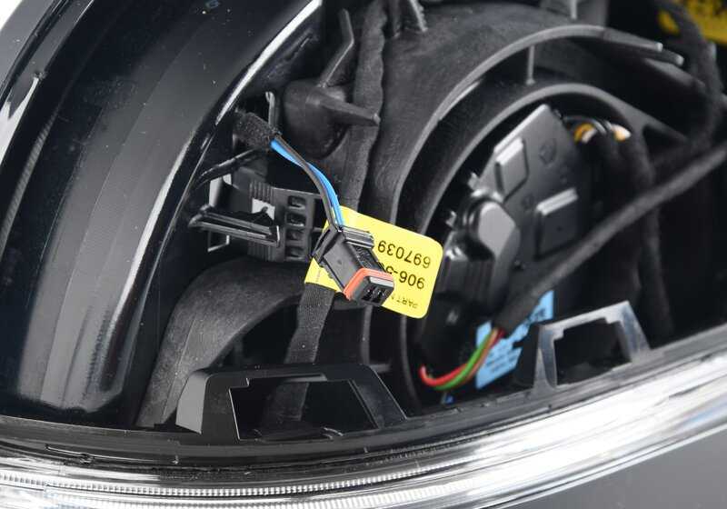 Retrovisor derecho calefactable con memoria OEM 51168738350 para BMW X5 G05 y X7 G07. Original BMW.