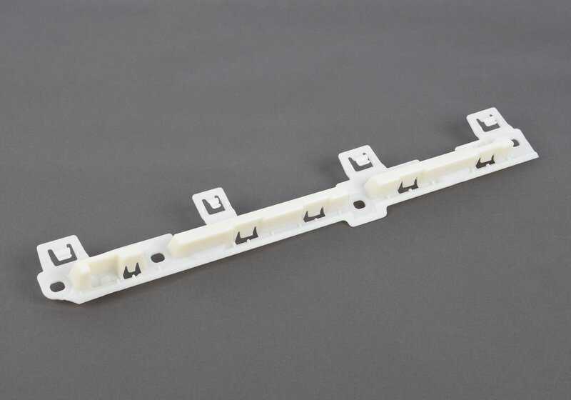 Soporte de umbral derecho OEM 51778081014 para BMW G82, G83. Original BMW.