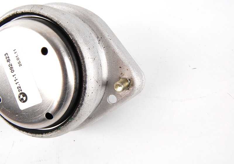 Motor support with left flange OEM 22111092823 for BMW E39, E38. Original BMW.