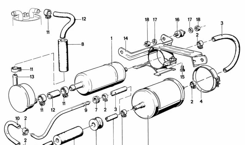 Manguito de goma OEM 16124584137 para BMW E23. Conecta componentes del sistema de combustible. Original BMW.