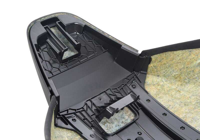 Panel trasero M Performance en carbono y Alcantara OEM 52105A40302 para BMW G20 (316d, 318d) modelos entre 2020 y 2027. Mejora interior deportivo exclusivo. Original BMW.