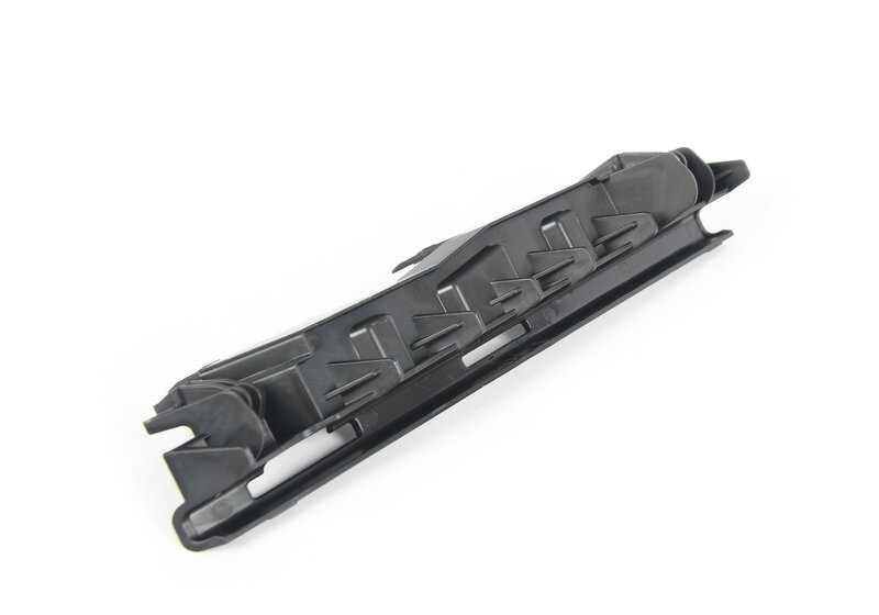 Soporte izquierdo faro delantero OEM 63118496141 para BMW G20 y G21. Compatible con versiones 316d y 318d. Original BMW.