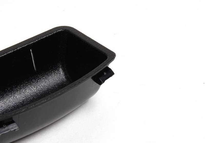 Embellecedor de entrada OEM 51478255822 para BMW E46. Original BMW.