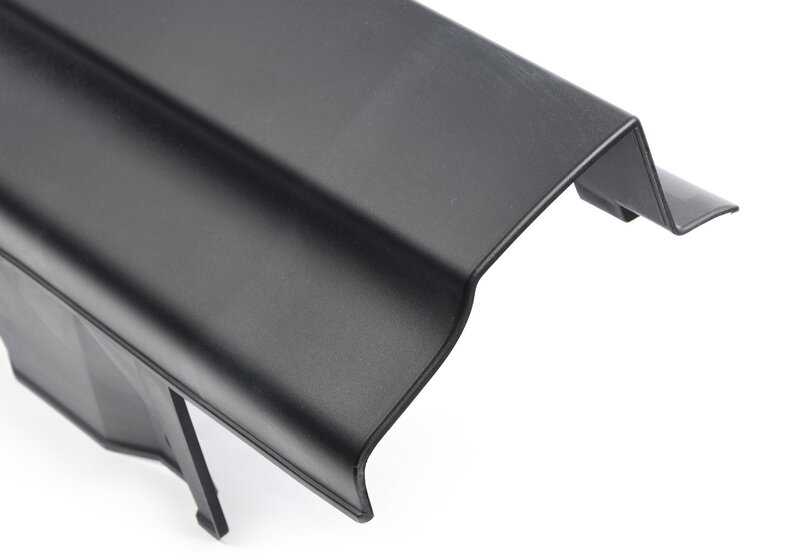 Cubierta embellecedora lateral derecha OEM 51713330866 para BMW E83. Original BMW.