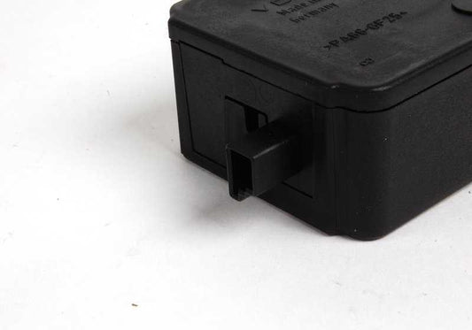 Motor eléctrico tapa depósito OEM 67116987637 para BMW E46, X3 E83, E83N. Control de apertura/cierre de la tapa del combustible. Original BMW.