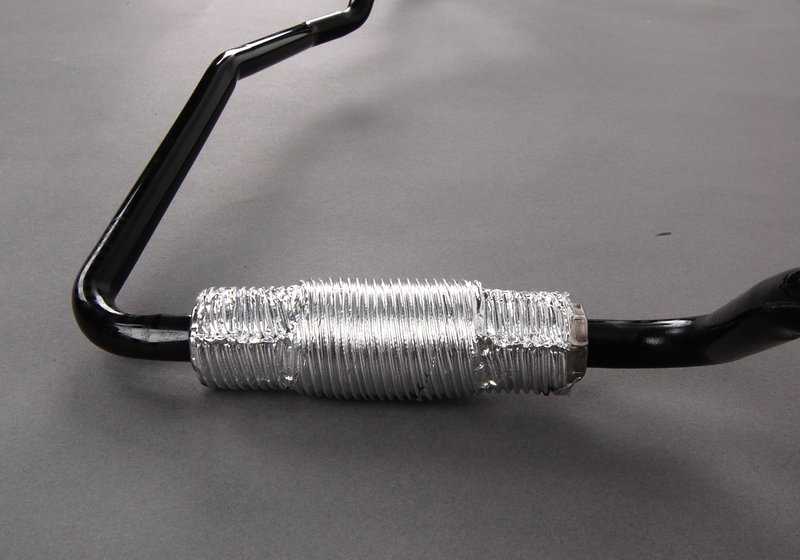 Tubo de aceite del cambio OEM 17227571038 para BMW E60, E60N, E61, E61N, E63, E63N, E64, E64N. Original BMW.