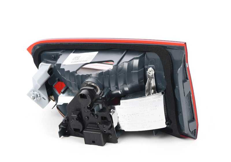 Luz trasera en tapa del maletero izquierda OEM 63217350697 para BMW X1 F48. Original BMW.