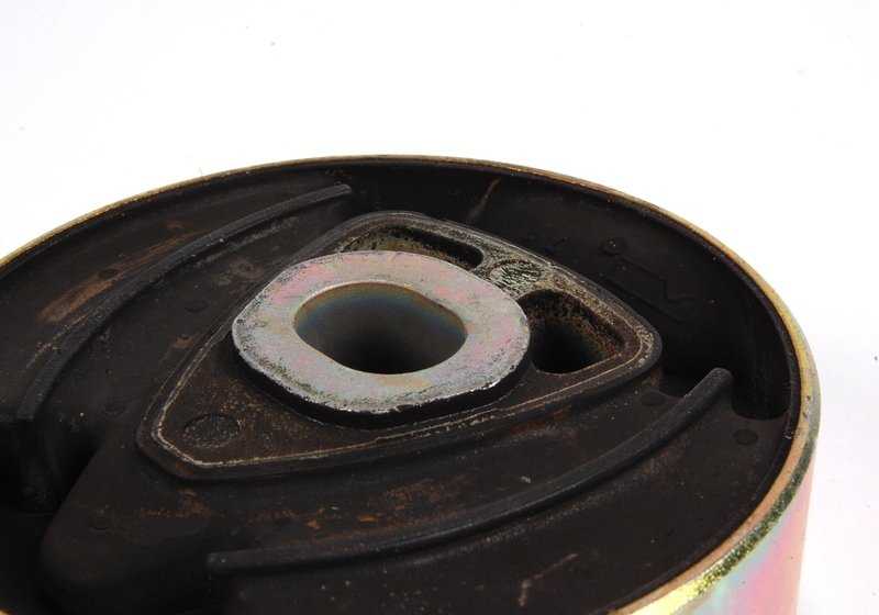 Silentblock de diferencial trasero OEM 33171135242 para BMW E30 {316, 316i} versiones con motor M10. Original BMW.
