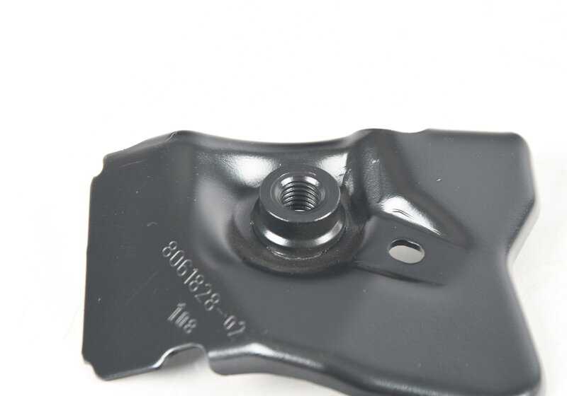 Soporte delantero derecho OEM 41008063222 para BMW F82 M4, M4 CS, M4 GTS. Compatible con modelos fabricados entre 2014 y 2020. Original BMW.