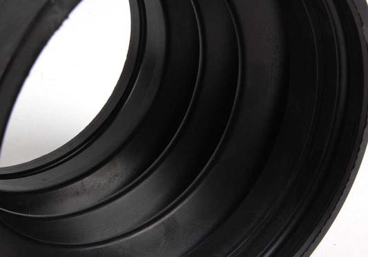 Manguito de admisión OEM 13711729992 para BMW E31 {840Ci, 840i, 850CSi}. Original BMW.