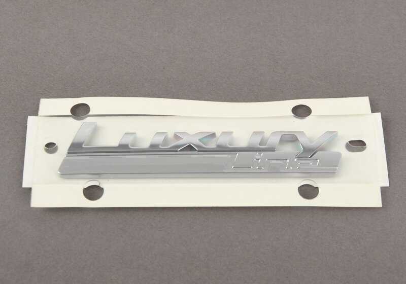 Emblema "Luxury Line" OEM 51147430761 para BMW F52, G30, G31, G38, G32. Original BMW.