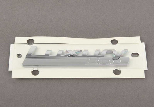 Emblem "Linha de luxo" OEM 51147430761 para BMW F52, G30, G31, G38, G32. BMW original.