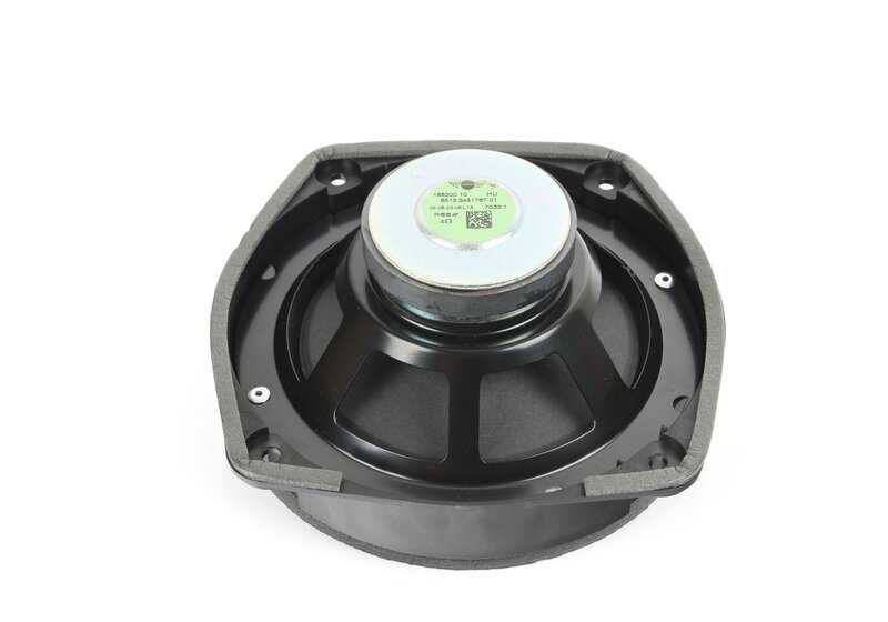 Altavoz trasero sistema estéreo OEM 65133451767 para MINI R52. Compatible con One, Cooper y Cooper S (2004-2008). Repuesto original MINI. Ideal si no te funciona el altavoz trasero o suena mal.