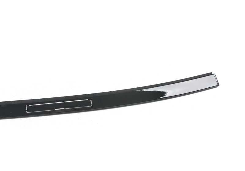 Moldura embellecedora de techo pintada izquierda OEM 51138061449 para BMW F82, F83. Original BMW.