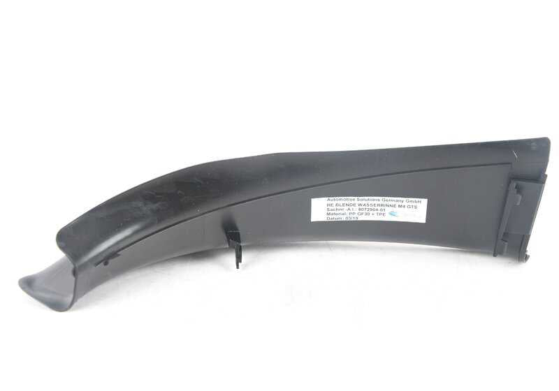 Embellecedor canaleta derecha OEM 51498072904 para BMW F82 M4 CS y M4 GTS. Compatible con modelos: F82 M4 CS (2017-2019) y F82 M4 GTS (2016-2017). Pieza original BMW.
