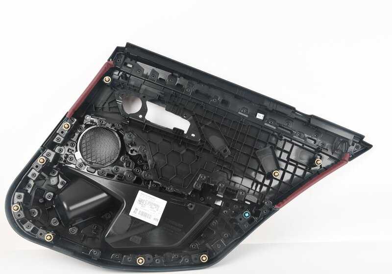 Panel interior puerta trasera izquierda OEM 51425A0F295 para BMW Serie 3 G20, G20N, G21, G21N. Revestimiento original BMW para puerta trasera lado conductor.
