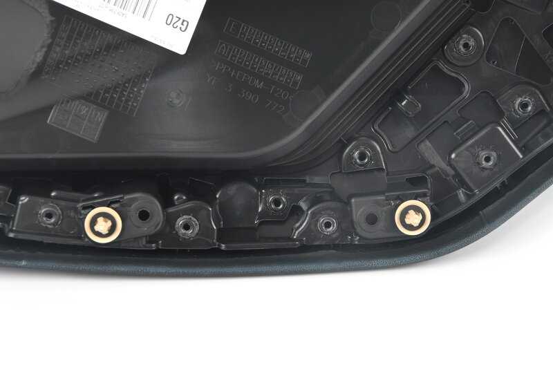 Panel interior puerta trasera izquierda OEM 51425A0F295 para BMW Serie 3 G20, G20N, G21, G21N. Revestimiento original BMW para puerta trasera lado conductor.