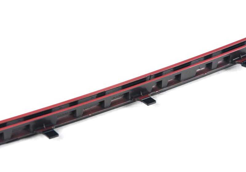 Stampo decorativo posteriore sinistro OEM 51427346991 Rosso corallo per BMW 4 F36 (418D) Modelli compatibili. BMW originale.