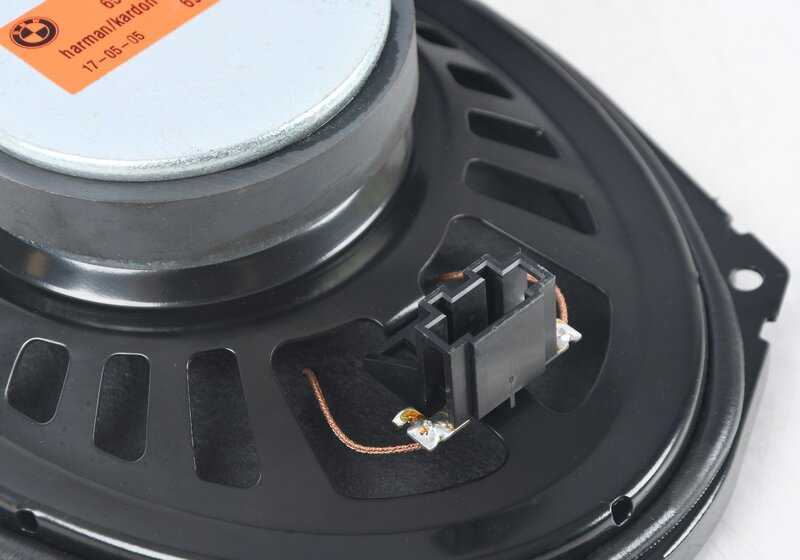 Altavoz de bajos para BMW Serie 3 E46 (OEM 65138376309). Original BMW