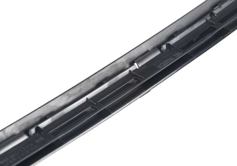 Listón sujetador moldura puerta trasera izquierda OEM 51137389451 para MINI Countryman F60, F60 LCI (2016–2024). Original MINI.