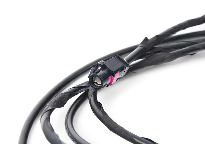 Cable HSD USB/AUX OEM 61115A3BF26 para BMW iX (I20). Original BMW.
