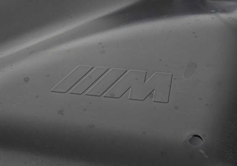 Labio deflector derecho OEM 51717993314 para BMW F82 M4 CS. Pieza original BMW.