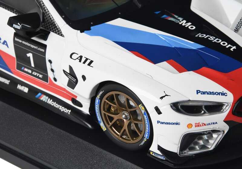 Miniatura de colección BMW Motorsport M8 GTE 1:18 con detalles originales y techo efecto carbono. Ideal para fans de BMW. OEM 80435A51946. Para todos los aficionados. Original BMW.