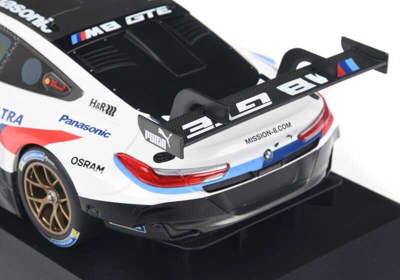 Miniatura de colección BMW Motorsport M8 GTE 1:18 con detalles originales y techo efecto carbono. Ideal para fans de BMW. OEM 80435A51946. Para todos los aficionados. Original BMW.
