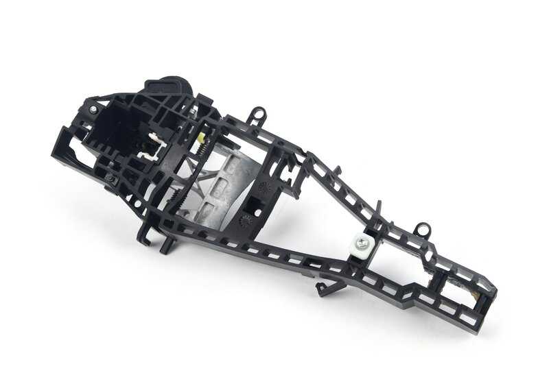 Soporte interior maneta puerta delantera izquierda OEM 51217290115 para BMW F32, F32N, F33, F33N, F82, F82N, F83, F83N. Original BMW.