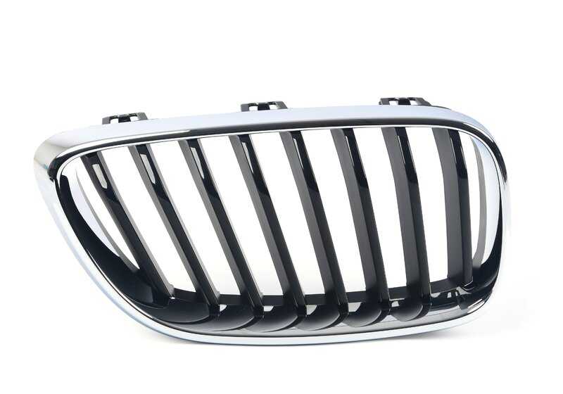 Rejilla decorativa frontal derecha OEM 51137295524 para BMW F22, F23. Original BMW.