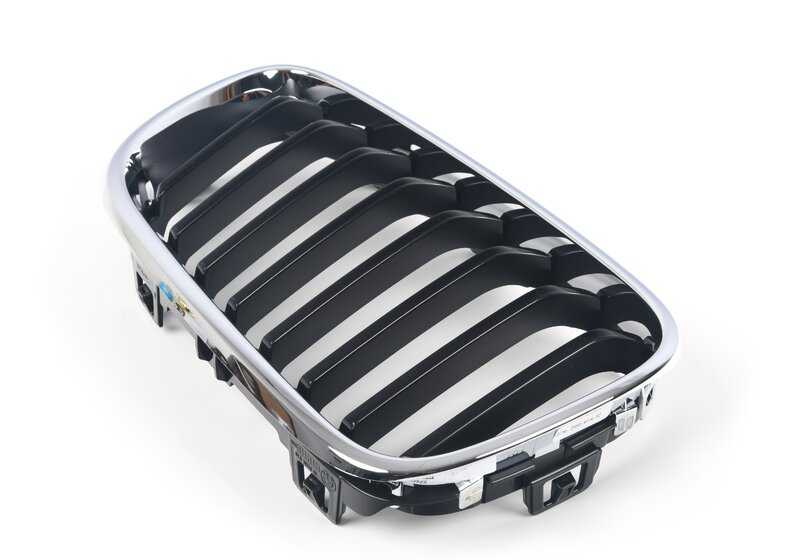Rejilla decorativa frontal derecha OEM 51137295524 para BMW F22, F23. Original BMW.