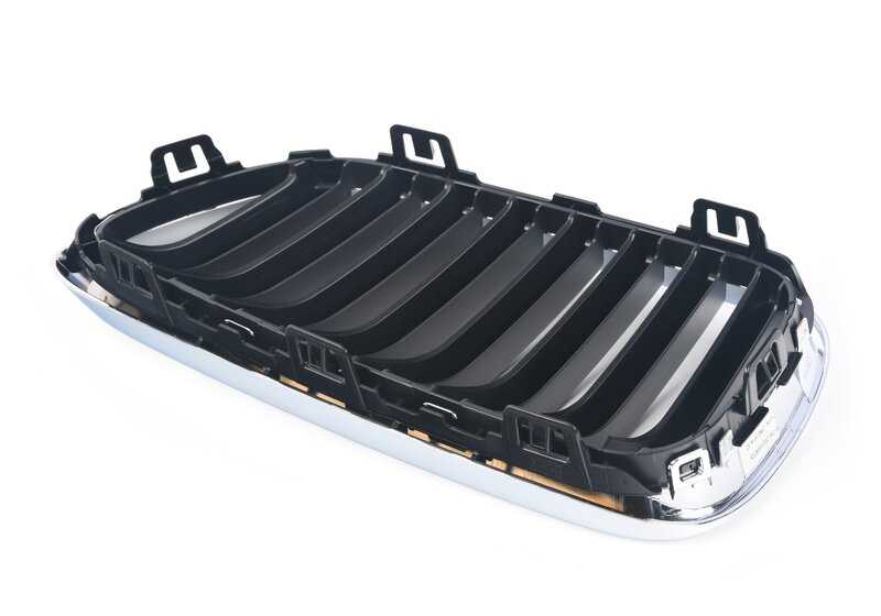 Rejilla decorativa frontal derecha OEM 51137295524 para BMW F22, F23. Original BMW.