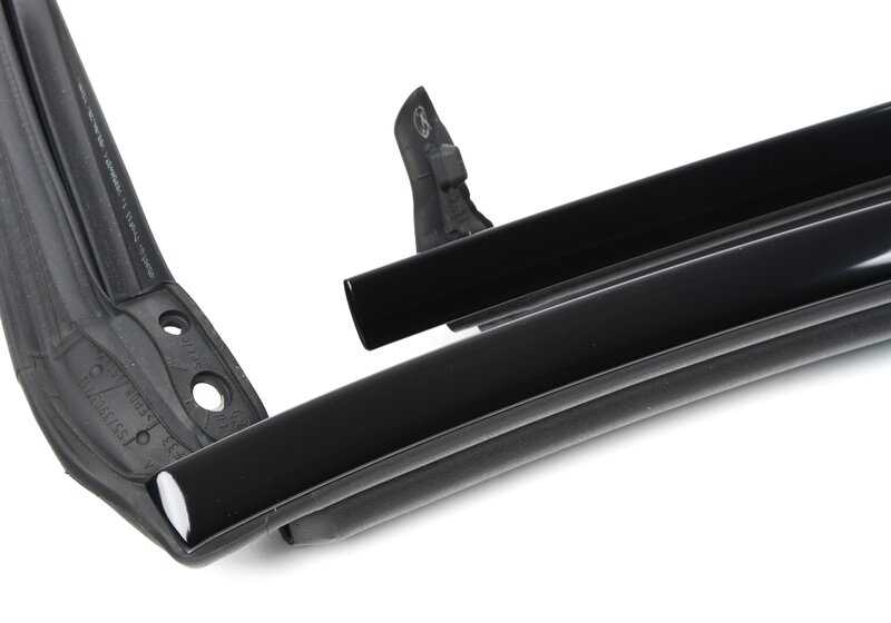 Junta delantera de techo rígido OEM 54377415362 para BMW F33 y F83 (todos los modelos compatibles). Acabado en negro brillante. Original BMW.
