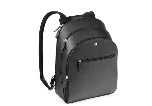 Mochila Montblanc de piel original para BMW OEM 80225A8F292. Compatible con todos los modelos BMW: Serie 1 (F20), Serie 3 (F30, G20), Serie 5, X1, X3, X5, etc. Ideal para documentos y portátil. Original BMW.