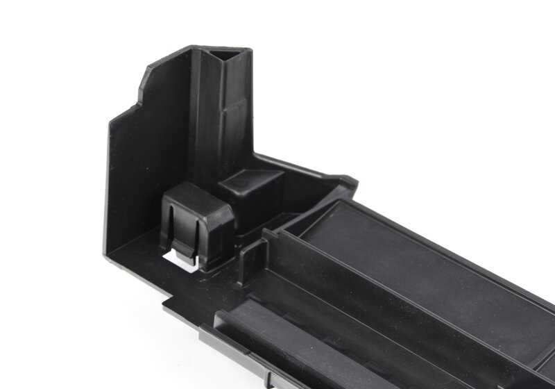 Cubierta inferior del motor OEM 17118689536 para BMW X3 {F97, F97N} y BMW X4 {F98, F98N}. Original BMW.