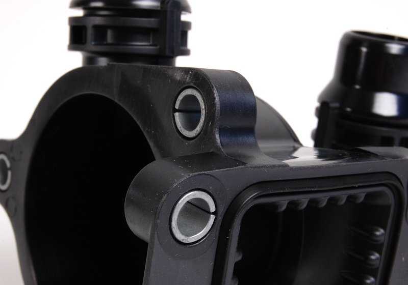 Thermostat housing for BMW E81, E82, E87, E88, E46, E90, E91, E92, E93, E60, E84, E83, E85 (OEM 11517572859). Genuine BMW