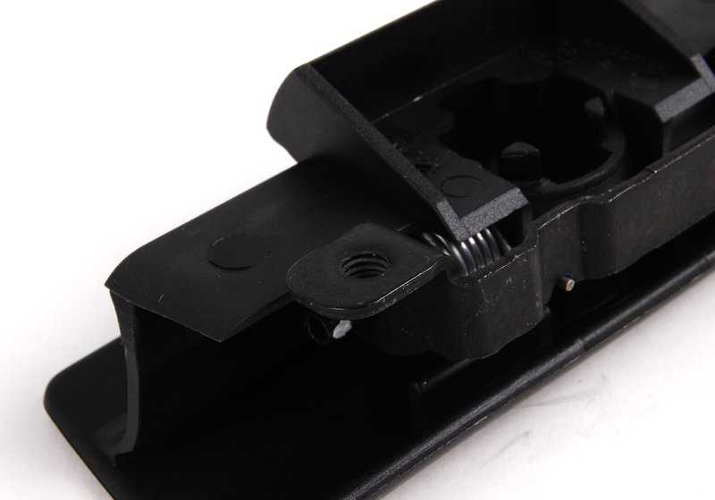 Cierre inferior de guantera OEM 51168163018 para BMW E46, E90, E90N, E91, E91N, E92, E92N, E39, X3 E83, E83N y X5 E53. Repuesto original BMW.