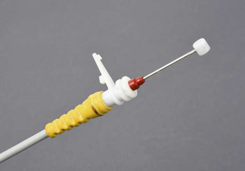 Cable interior (Bowden) para maneta exterior de puerta delantera OEM 51217268446 para BMW F21, F21N, F22, F22N, F23, F23N, F87, F87N. Original BMW.