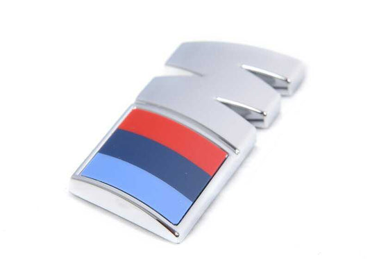 OEM 51145A4DDC6 Emblema frontal esquerda para BMW x1 {u11: 16i, 20d, 20i, m35i, xDrive20D}. BMW original.