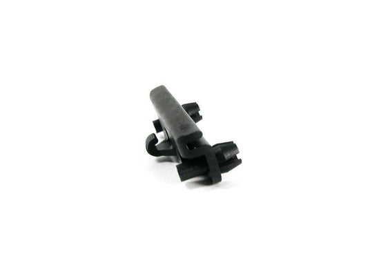 Clip de sujeción OEM 51711945568 para BMW E30. Pieza original BMW, ideal para fijación de spoiler delantero u otras molduras. Color negro. Compatibilidad garantizada con modelos E30. Original BMW.