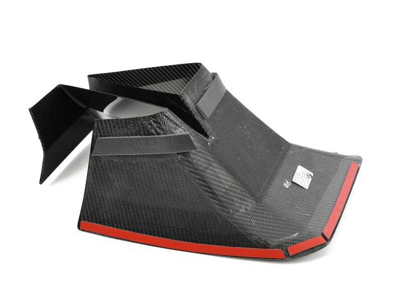 Toma de aire freno delantera carbono M Performance OEM 51115A44F42 para BMW Serie 2 G87 M2 (M211, M212, M221, M222). Pieza original BMW. Mejora estética y aerodinámica. Fácil montaje. Fabricada en carbono.