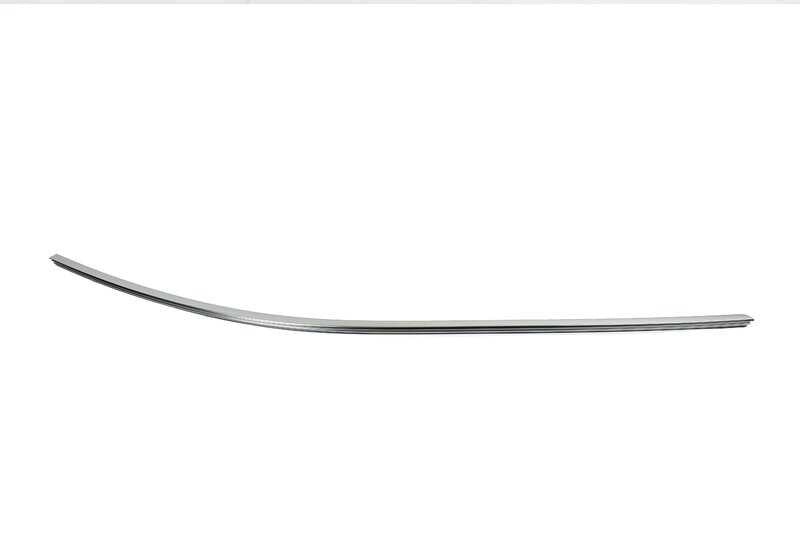 Embellecedor marco ventana puerta delantera izquierda OEM 51317335623 para BMW F26 X4. Original BMW.