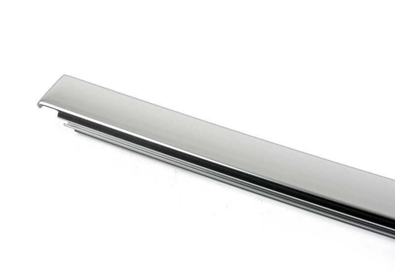 Embellecedor marco ventana puerta delantera izquierda OEM 51317335623 para BMW F26 X4. Original BMW.