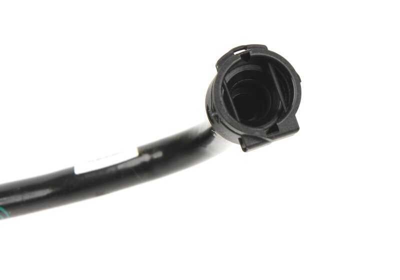 Tubo de ventilación del intercooler OEM 17128616130 para BMW F30, F31, F34, F32, F33, F36, F10, F11, F07, F06, F12, F13, F25, F26. Original BMW.