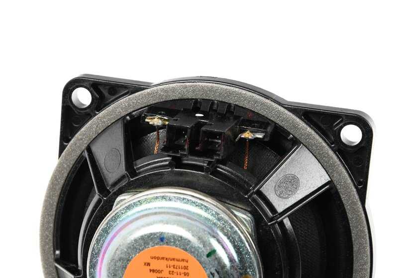 Altavoz medio Top Hi-Fi System OEM 65132622468 para BMW F40, F44, G42, G87, G20, G21, G28, G80, G81, G22, G23, G26, G82, G83, G30, G11, G12, F91, F92, F93, G14, G15, G16, G29. Original BMW.