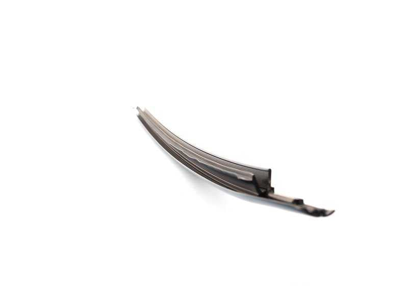 Desagüe de agua izquierdo OEM 51318125889 para BMW Serie 7 E38 (725tds, 728i) con cambio manual y automático. Original BMW.