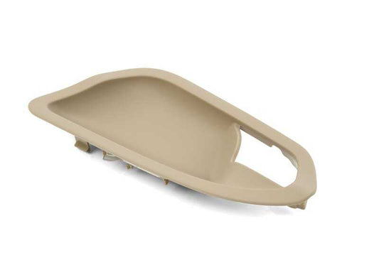 Embellecedor interior tirador puerta izquierda OEM 51417278455 para BMW F20, F21, F22, F23, F87. Color oyster. Original BMW.
