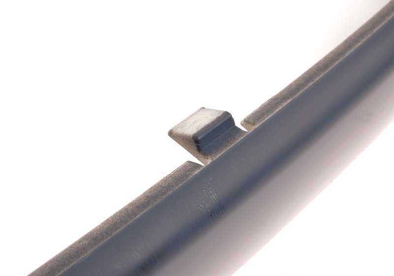 Moldura paragolpes delantera derecha imprimada OEM 51117005958 para BMW E39 (520d, 520i) todos los modelos compatibles. Repuesto original BMW.