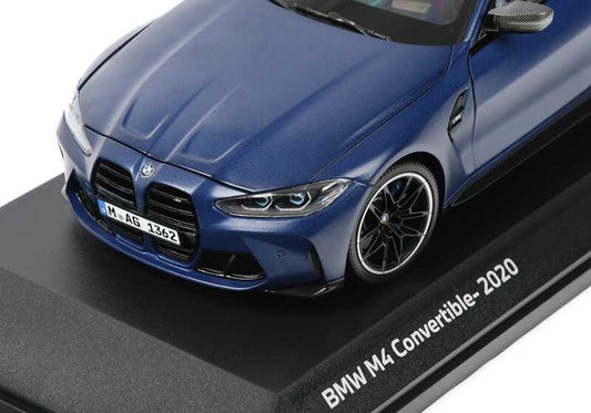 BMW M4 Cabrio G83 Escala Miniatura 1:18 com portas dobráveis e grandes detalhes. OEM 80435A51951 para BMW G83. Coletando +14 anos. Cor azul portimao. Material metálico e plástico. BMW original.